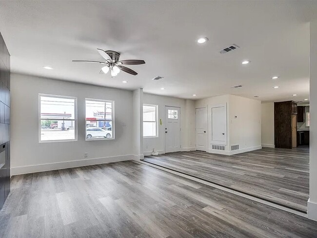 1802 SW 3rd St, Unit 2108-B in Grand Prairie, TX - Building Photo - Building Photo