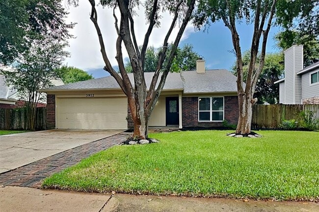 property at 3912 Ashwood Dr