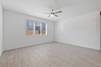 1561 Layla St in Henderson, NV - Building Photo - Building Photo