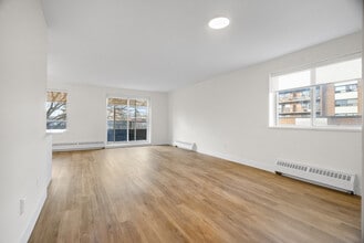 329 The West Mall in Toronto, ON - Building Photo - Building Photo