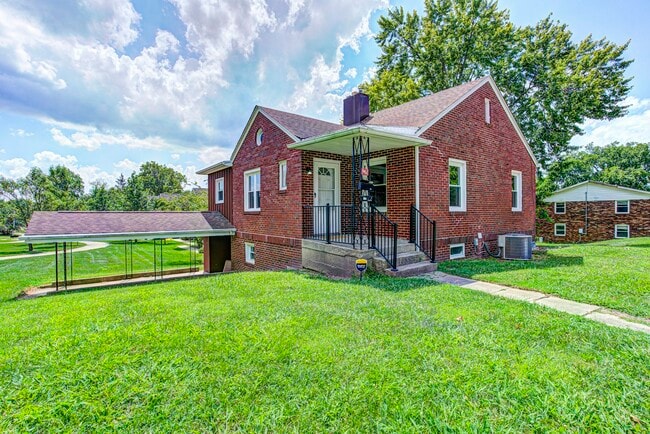 property at 601 Walnut St