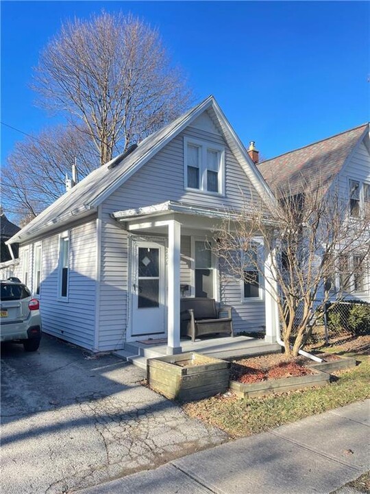 256 Benton St in Rochester, NY - Foto de edificio