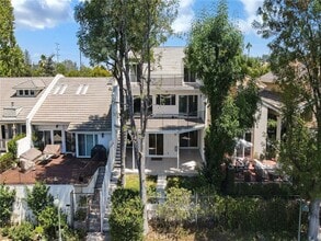 23324 Park Sorrento, Unit Downstairs in Calabasas, CA - Building Photo - Building Photo