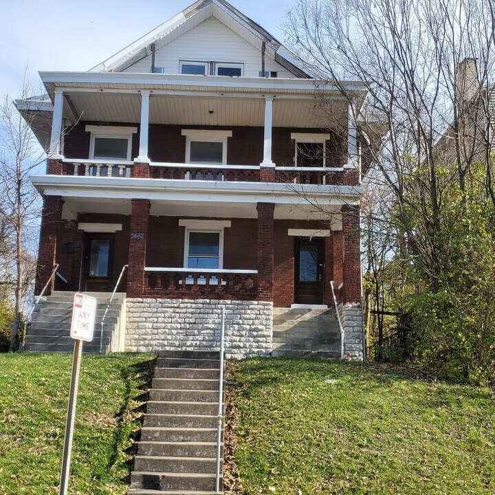 3442 Larona Ave in Cincinnati, OH - Building Photo