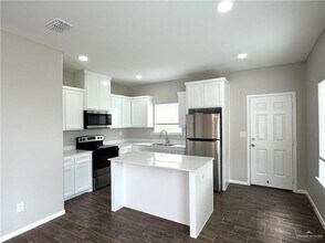 1601 Molino Dr, Unit 3 in Edinburg, TX - Building Photo - Building Photo