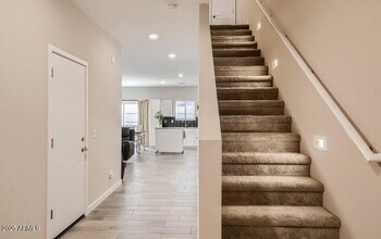 2241 W Griswold Rd in Phoenix, AZ - Building Photo - Building Photo