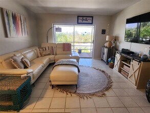 2100 Benjamin Franklin Dr, Unit 302 in Sarasota, FL - Building Photo - Building Photo