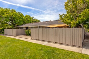 Garden East Apartments in Modesto, CA - Building Photo