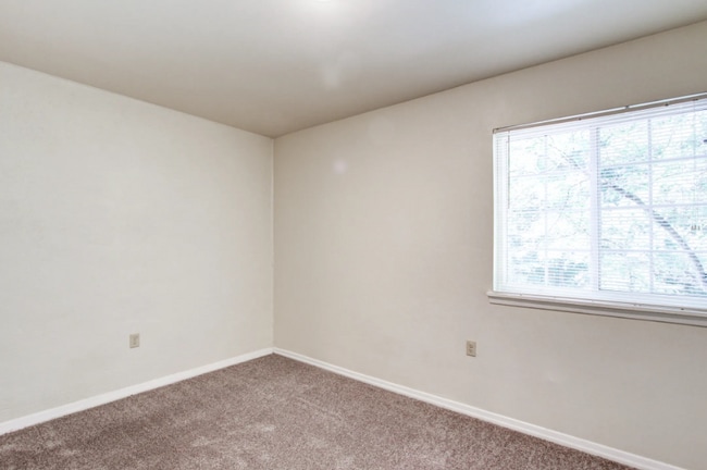 Quantico Court in Triangle, VA - Building Photo - Building Photo