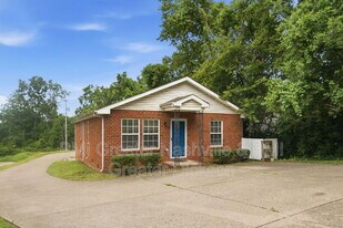 1208 Coreland Dr in Madison, TN - Building Photo