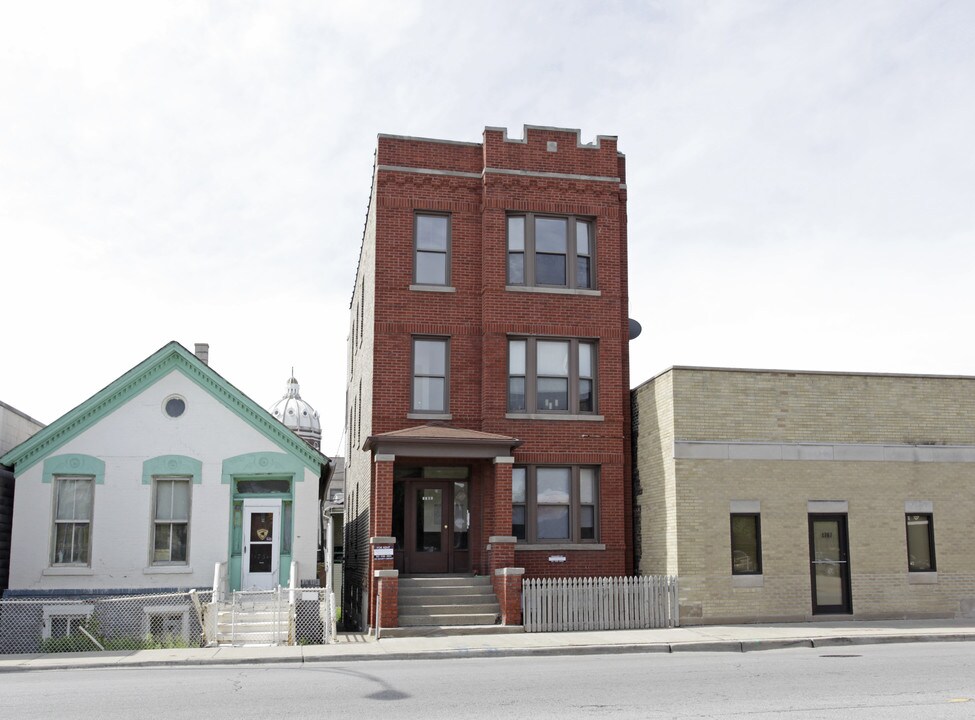 1765 W Armitage Ave in Chicago, IL - Building Photo