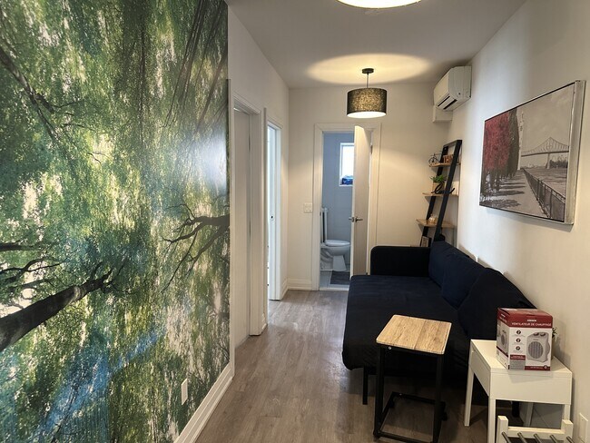 595 St Clair Ave W in Toronto, ON - Building Photo - Building Photo