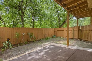 6405 Chimney Creek Cir in Austin, TX - Building Photo