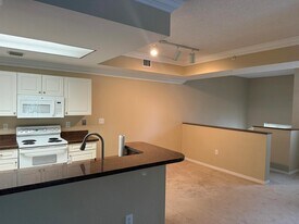 2806 Veronia Dr, Unit 114 in Palm Beach Gardens, FL - Building Photo