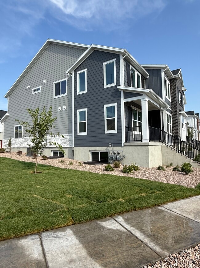 1033 N Canvasback Dr in Lehi, UT - Building Photo - Building Photo