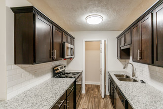 Villa Adrian Apartments in Nashville, TN - Building Photo - Interior Photo