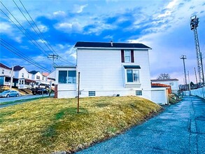 312 Jackson Ave in Vandergrift, PA - Building Photo - Building Photo