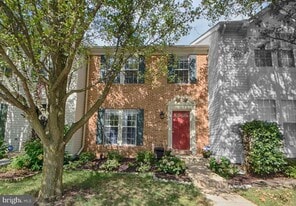 25411 Morse Dr in Chantilly, VA - Building Photo