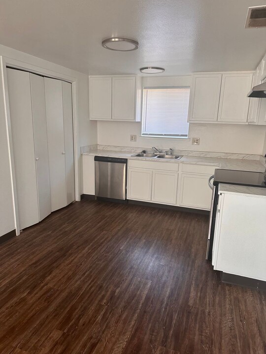 505 E Hawkeye Ave in Turlock, CA - Building Photo