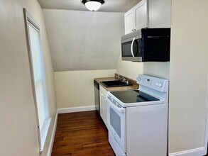 88 Weston St-Unit -3 in Brockton, MA - Foto de edificio - Building Photo