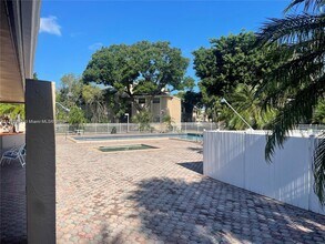 2421 NW 96th Terrace in Pembroke Pines, FL - Building Photo - Building Photo