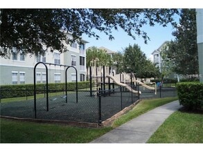 9320 Crescent Loop Cir in Tampa, FL - Building Photo - Building Photo