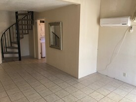 540 Elm Dr in Las Vegas, NV - Building Photo