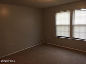 106 Daffodil Dr in Jackson Township, NJ - Building Photo - Building Photo