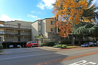 Sutter Place Condominiums in Sacramento, CA - Foto de edificio - Building Photo