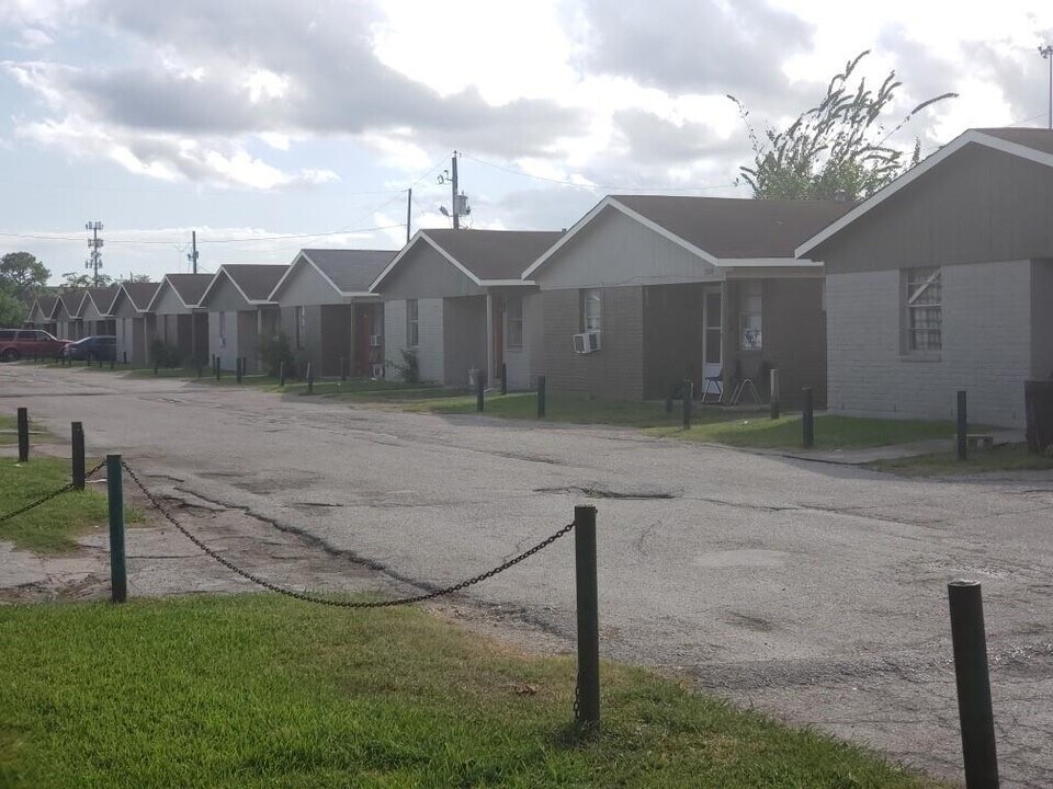 7812 Tierwester St Photo