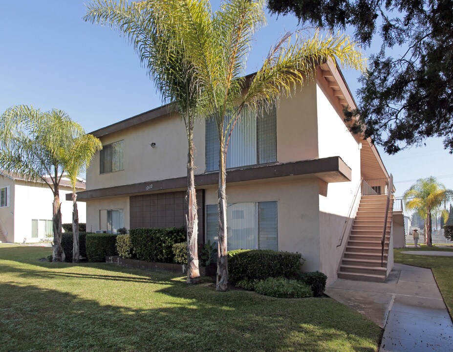 Flower Apartments in Garden Grove, CA - Foto de edificio