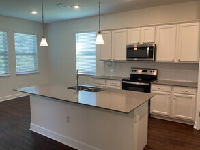1171 Walden Pond Dr in Plant City, FL - Building Photo - Building Photo