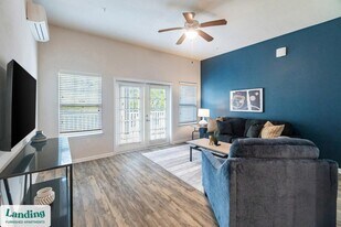 655 W Mallard Creek Church Rd in Charlotte, NC - Building Photo