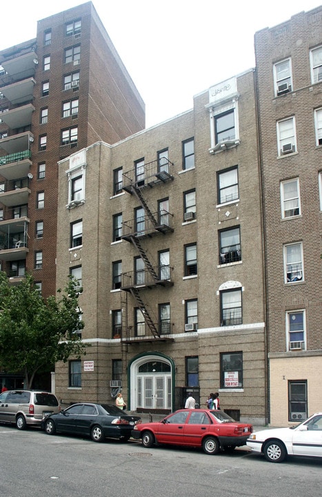1692 Grand Concourse in Bronx, NY - Foto de edificio