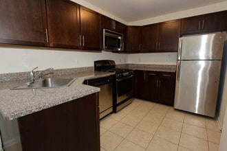 Liberty Terrace in East Rutherford, NJ - Foto de edificio - Building Photo
