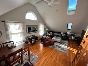 127 Dodge St, Unit 3 in Beverly, MA - Foto de edificio - Building Photo