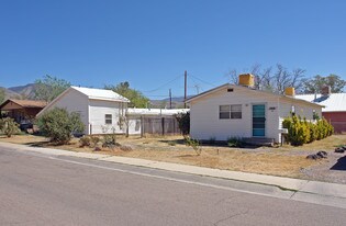 1300-1304 Lovers Ln in Alamogordo, NM - Building Photo