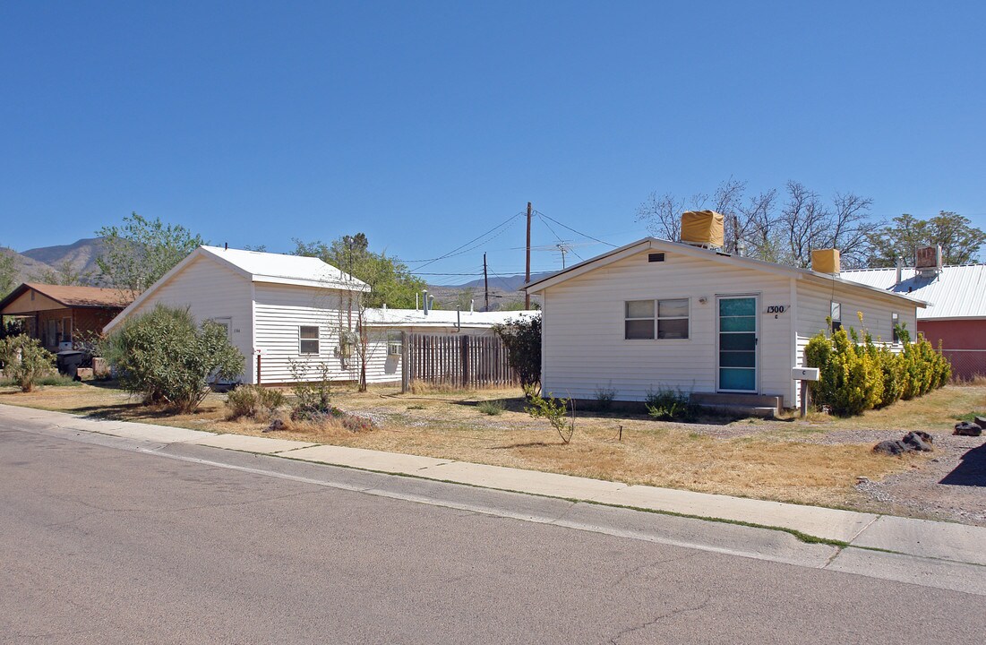 1300-1304 Lovers Ln in Alamogordo, NM - Foto de edificio