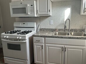 2211 E North Ave in Baltimore, MD - Building Photo - Building Photo