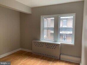 1321 Spruce St-Unit -8D in Philadelphia, PA - Foto de edificio - Building Photo