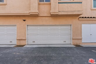 18812 Vista Del Canon in Santa Clarita, CA - Building Photo - Building Photo