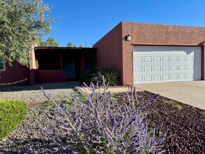 8505 Ironside Ave NE in Albuquerque, NM - Foto de edificio - Building Photo
