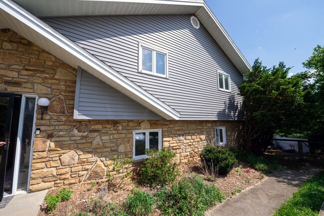 333 S Meadowbrook Dr in Bloomington, IN - Building Photo - Building Photo