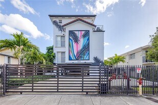 520 SW 5th St in Miami, FL - Building Photo