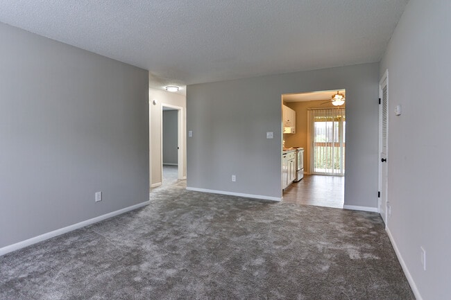 Williamsburg Village in Knoxville, TN - Building Photo - Interior Photo