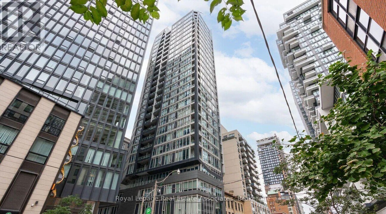68 Shuter St in Toronto, ON - Building Photo