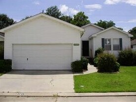 21015 Sweet Blossom Ln in Tomball, TX - Building Photo