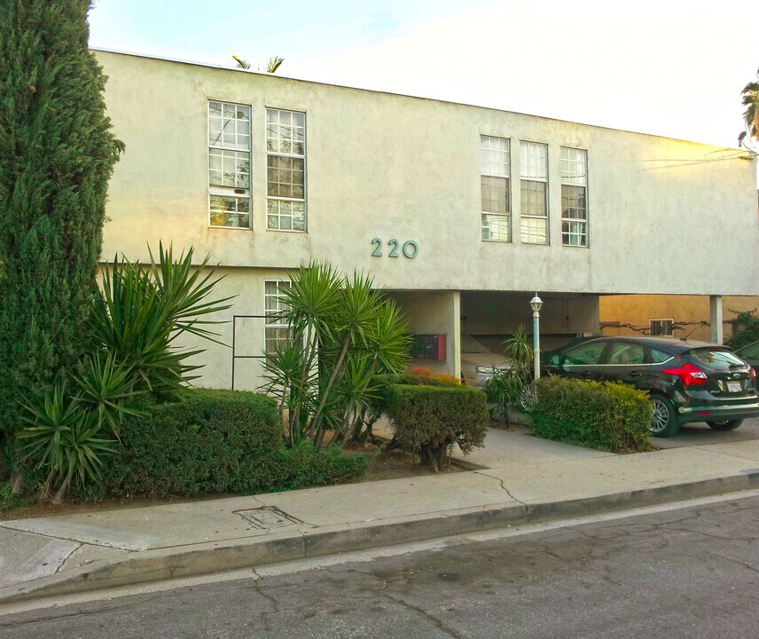 220 W Spazier Ave in Burbank, CA - Building Photo