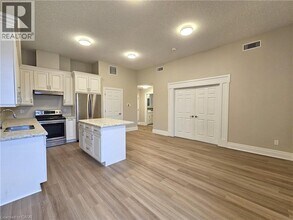 757 King St E in Cambridge, ON - Building Photo - Building Photo