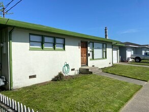 227 Randolph Way in Fortuna, CA - Building Photo - Building Photo